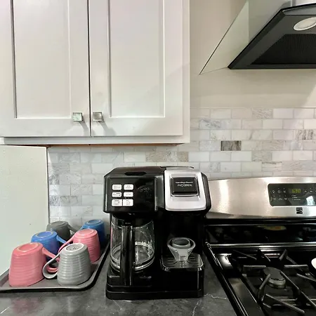Modern Style Home Near Dt Indy & Major Attractions